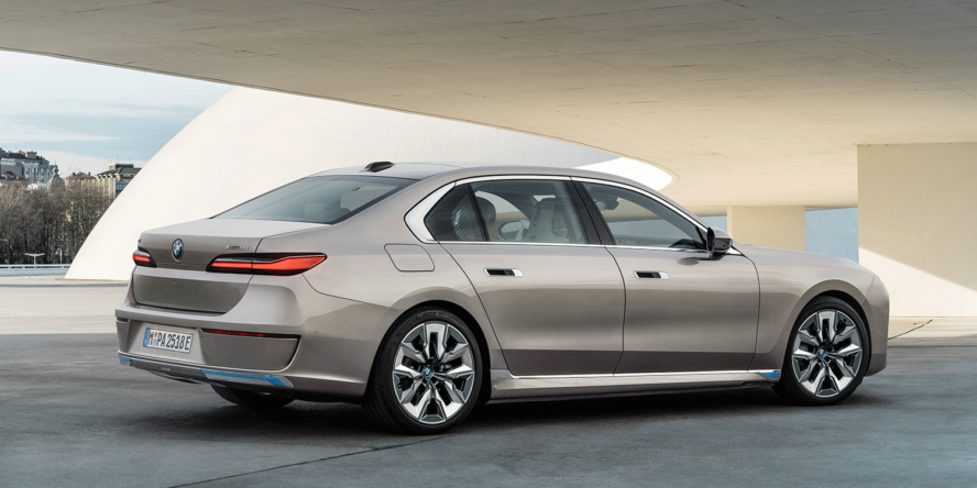 BMW představuje i7 – elektrický luxusní sedan se zaměřením na Čínu