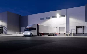 Elon Musk oznámil zahájení produkce Tesla Semi