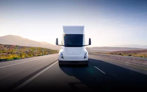 Elon Musk oznámil zahájení produkce Tesla Semi