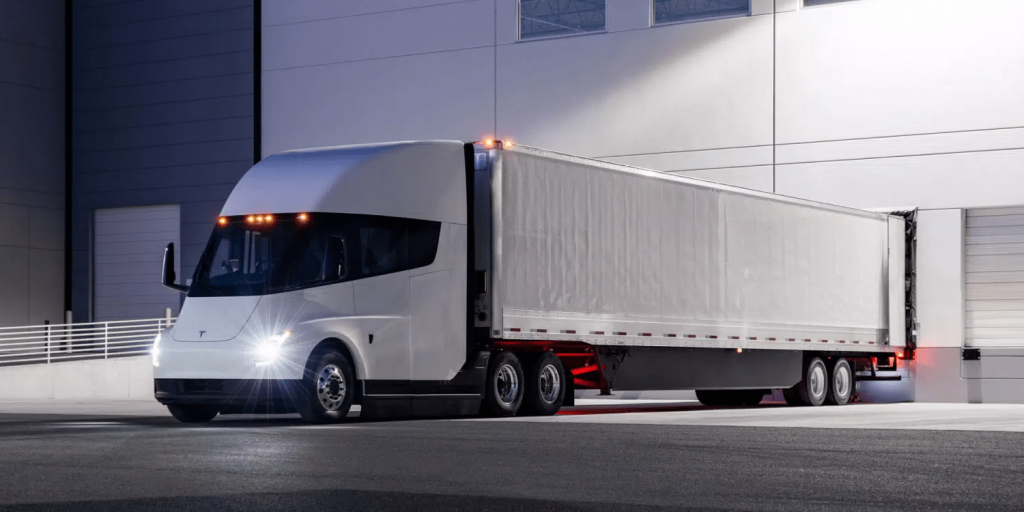 Elon Musk oznámil zahájení produkce Tesla Semi