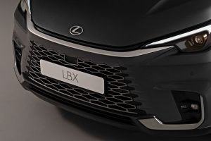 Lexus představuje hybridní mini SUV LBX