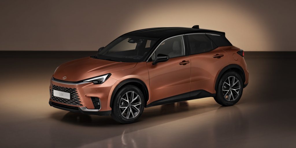 Lexus představuje hybridní mini SUV LBX