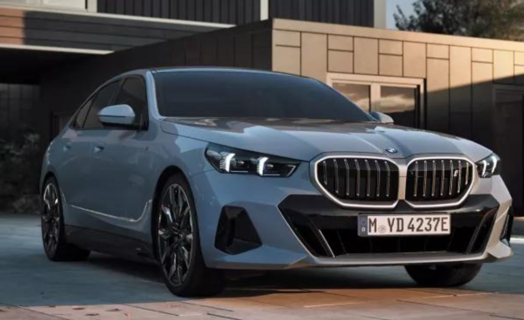 BMW zahájilo výrobu i5 v hi-tech továrně v Dingolfingu